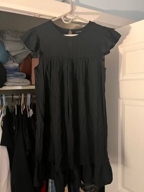 Who What Wear Women’s Black Ruffle Hem Short Sleeve Dress